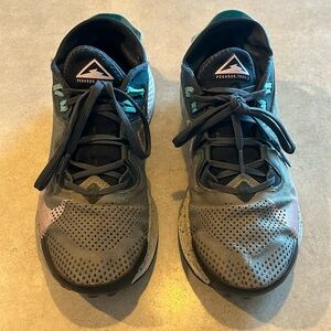 Nike Pegasus trail shoe 7.5